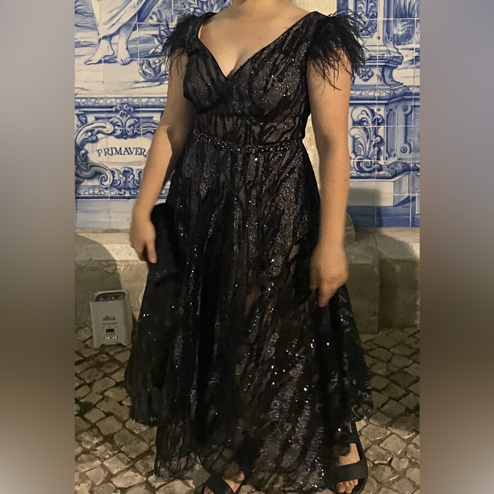 EUC Mac Duggal Feather Sleeve Midi Dress